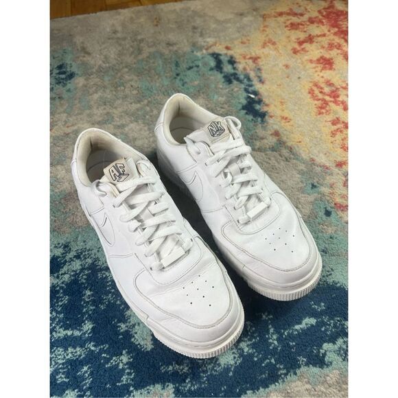 WOMEN'S NIKE AIR FORCE 1 PIXEL CASUAL SHOES SIZE 10 - Picture 1 of 5